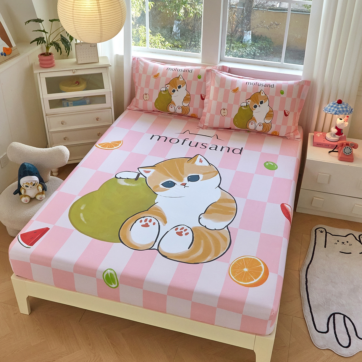 91家纺网 家纺一手货源 找家纺 蘭菲家纺 2026新款全棉大版鲨鱼猫套件-猫福系列单床笠 水果珊迪