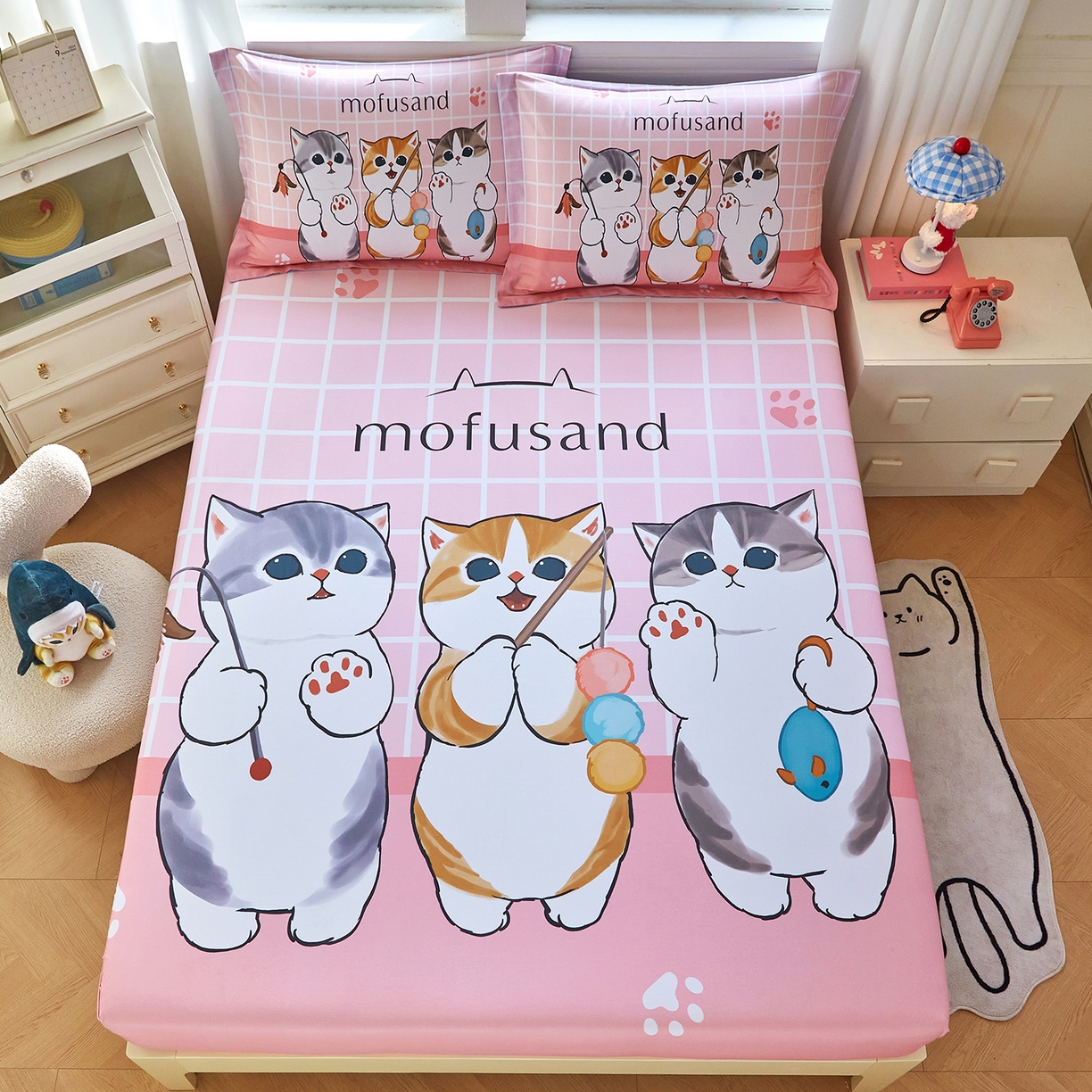 91家纺网 家纺一手货源 找家纺 蘭菲家纺 2026新款全棉大版鲨鱼猫套件-猫福系列单床笠 珊迪逛街