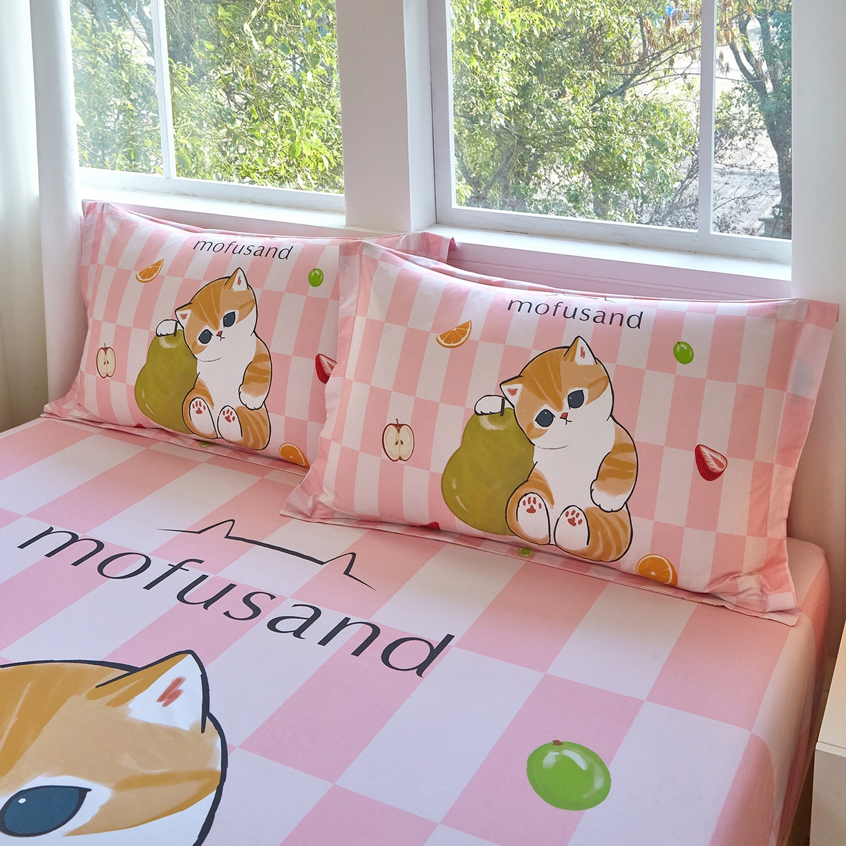 91家纺网 家纺一手货源 找家纺 蘭菲家纺 2026新款全棉大版鲨鱼猫套件-猫福系列单床笠 水果珊迪