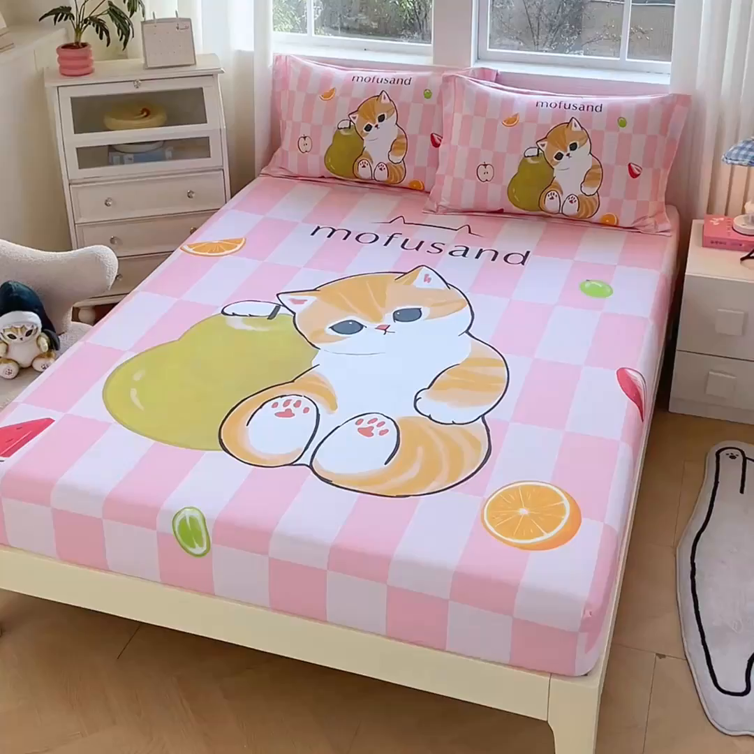 91家纺网 家纺一手货源 找家纺 蘭菲家纺 2026新款全棉大版鲨鱼猫套件-猫福系列单床笠 水果珊迪