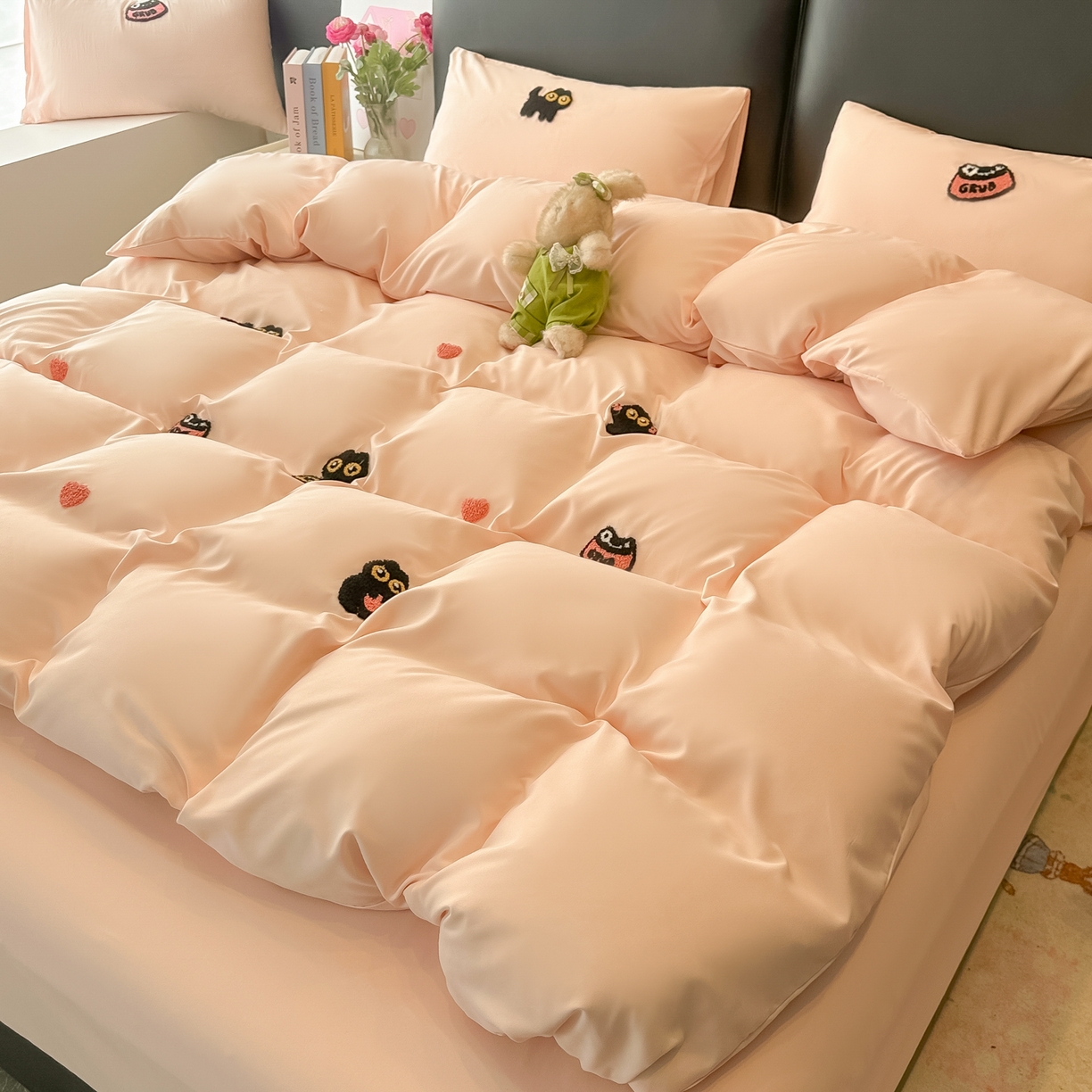 91家纺网 家纺一手货源 找家纺 韩巢家纺 2026新款水洗棉毛巾绣四件套 幸运猫-浅粉