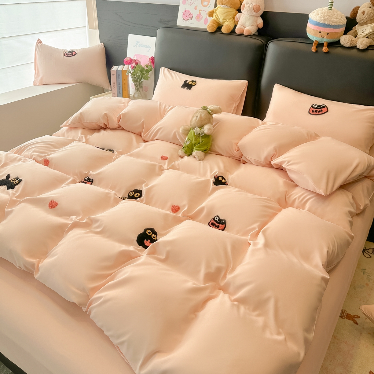 91家纺网 家纺一手货源 找家纺 韩巢家纺 2026新款水洗棉毛巾绣四件套 幸运猫-浅粉