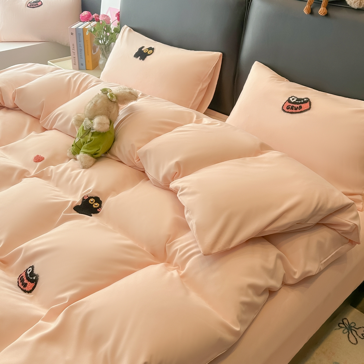 91家纺网 家纺一手货源 找家纺 韩巢家纺 2026新款水洗棉毛巾绣四件套 幸运猫-浅粉