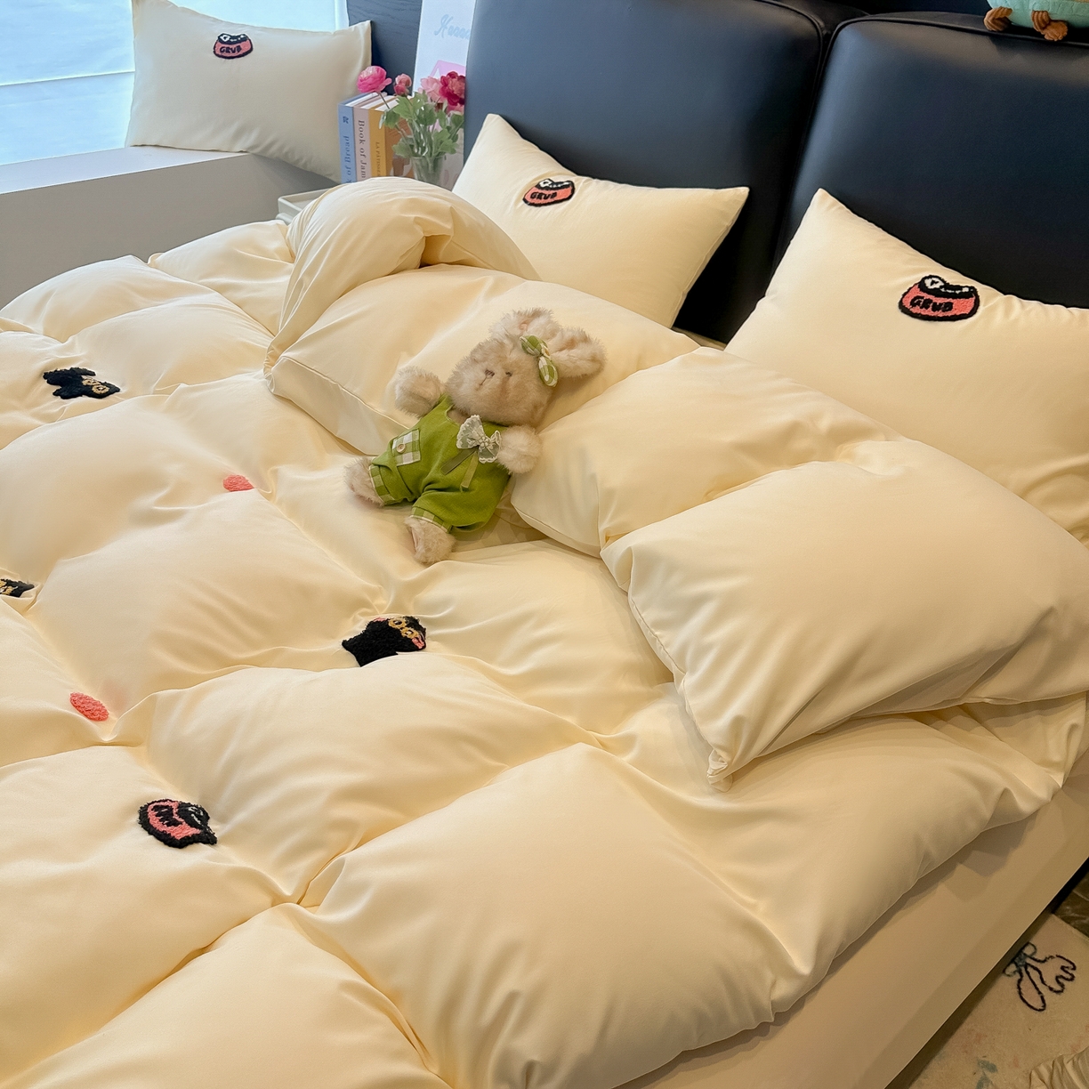 91家纺网 家纺一手货源 找家纺 韩巢家纺 2026新款水洗棉毛巾绣四件套 幸运猫-奶黄