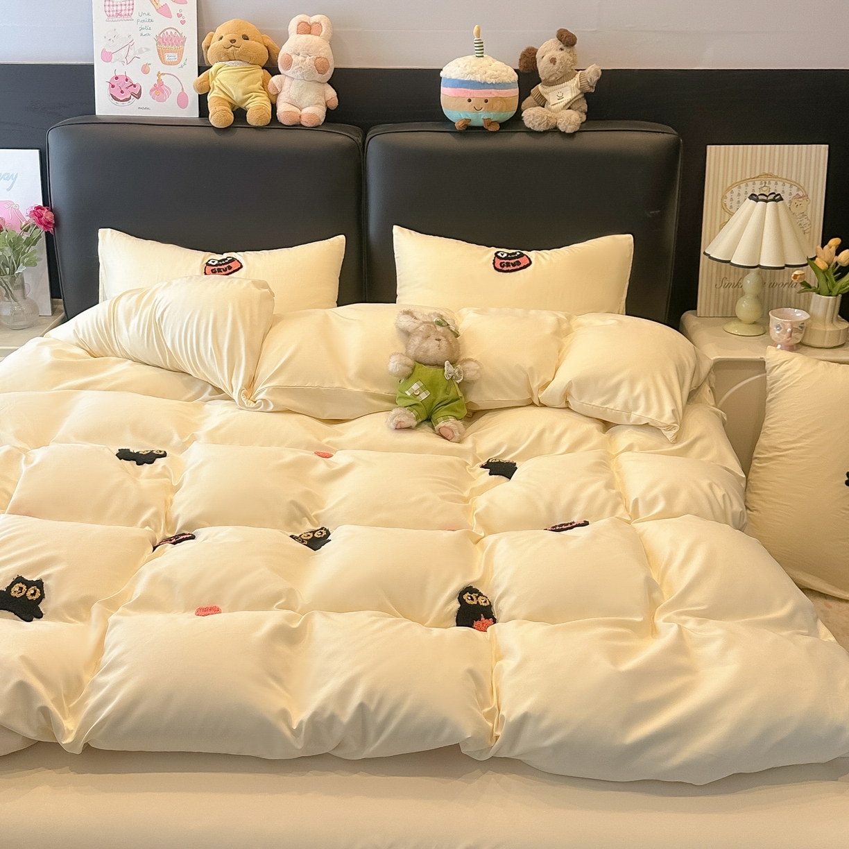 91家纺网 家纺一手货源 找家纺 韩巢家纺 2026新款水洗棉毛巾绣四件套 幸运猫-奶黄