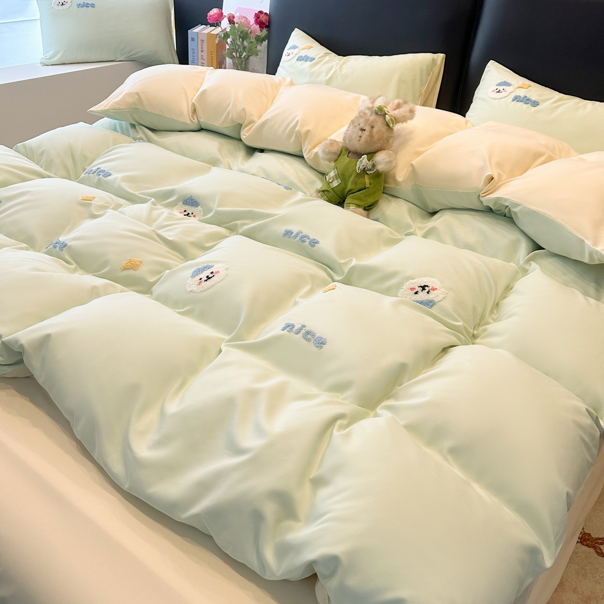 91家纺网 家纺一手货源 找家纺 韩巢家纺 2026新款水洗棉毛巾绣四件套 哈哈狗-浅绿黄