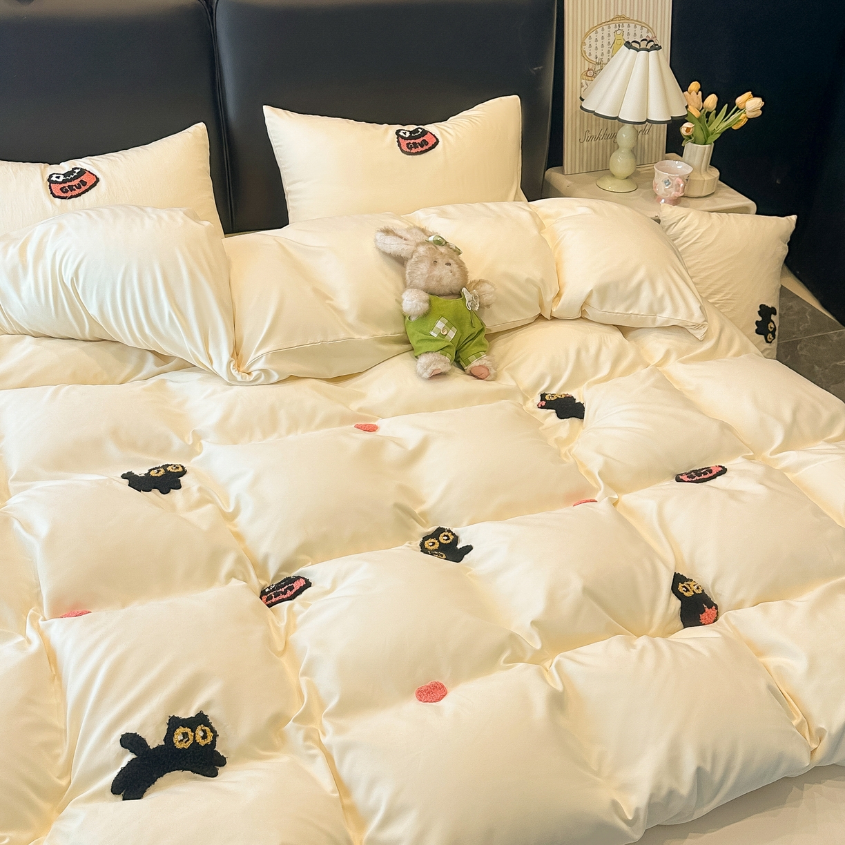 91家纺网 家纺一手货源 找家纺 韩巢家纺 2026新款水洗棉毛巾绣四件套 幸运猫-奶黄