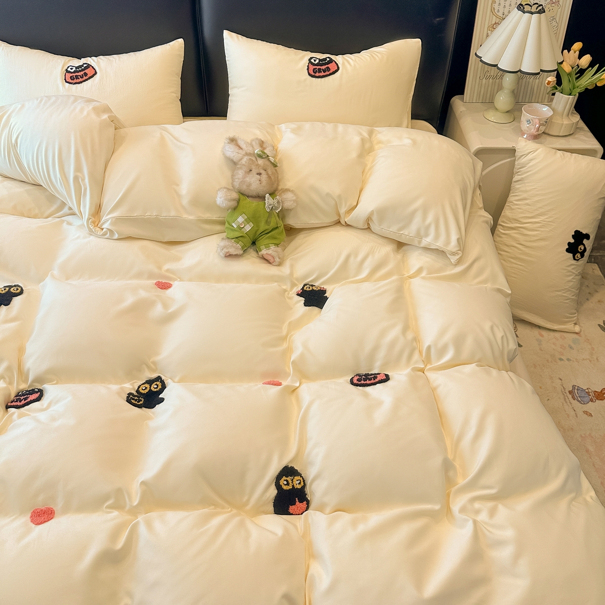 91家纺网 家纺一手货源 找家纺 韩巢家纺 2026新款水洗棉毛巾绣四件套 幸运猫-奶黄