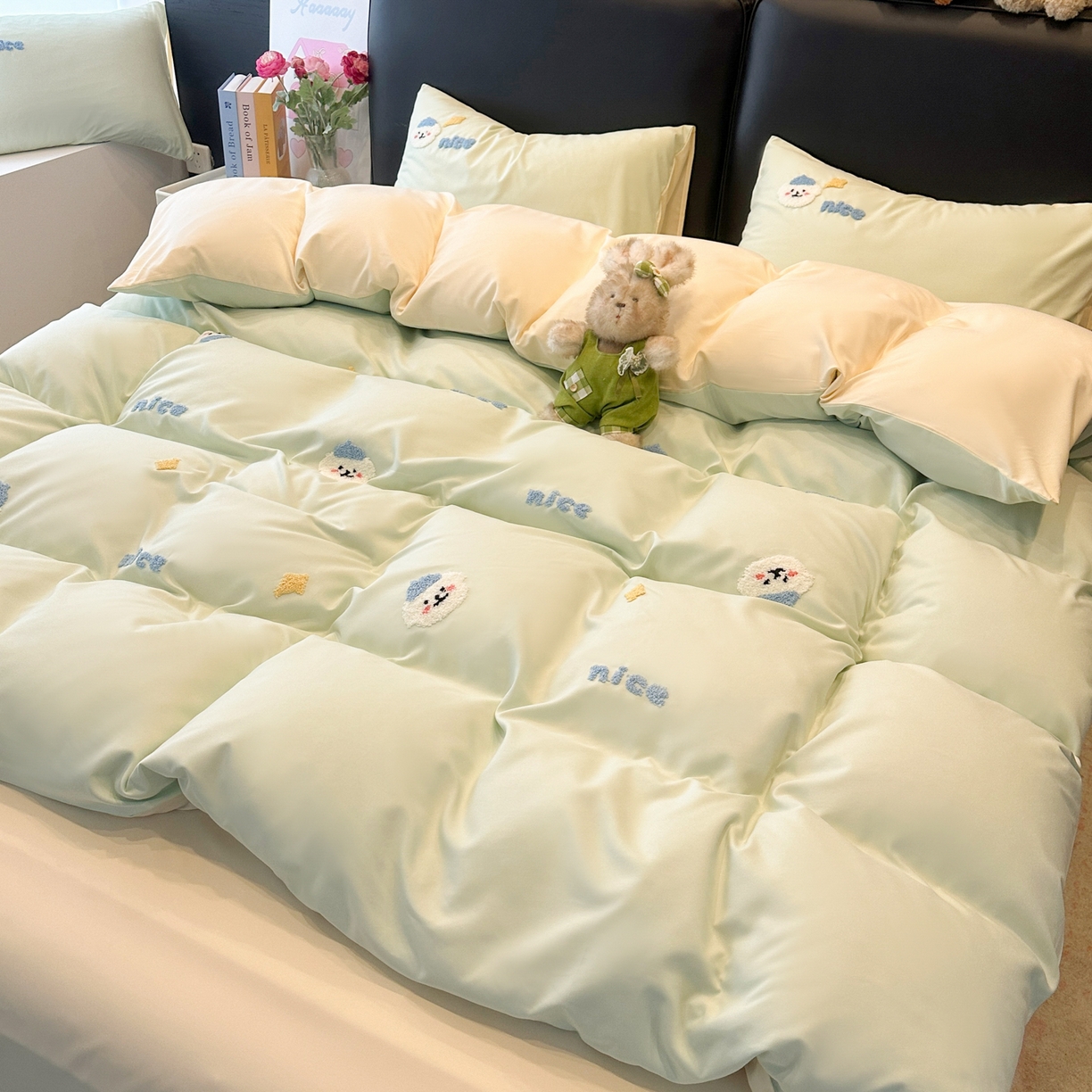 91家纺网 家纺一手货源 找家纺 韩巢家纺 2026新款水洗棉毛巾绣四件套 哈哈狗-浅绿黄