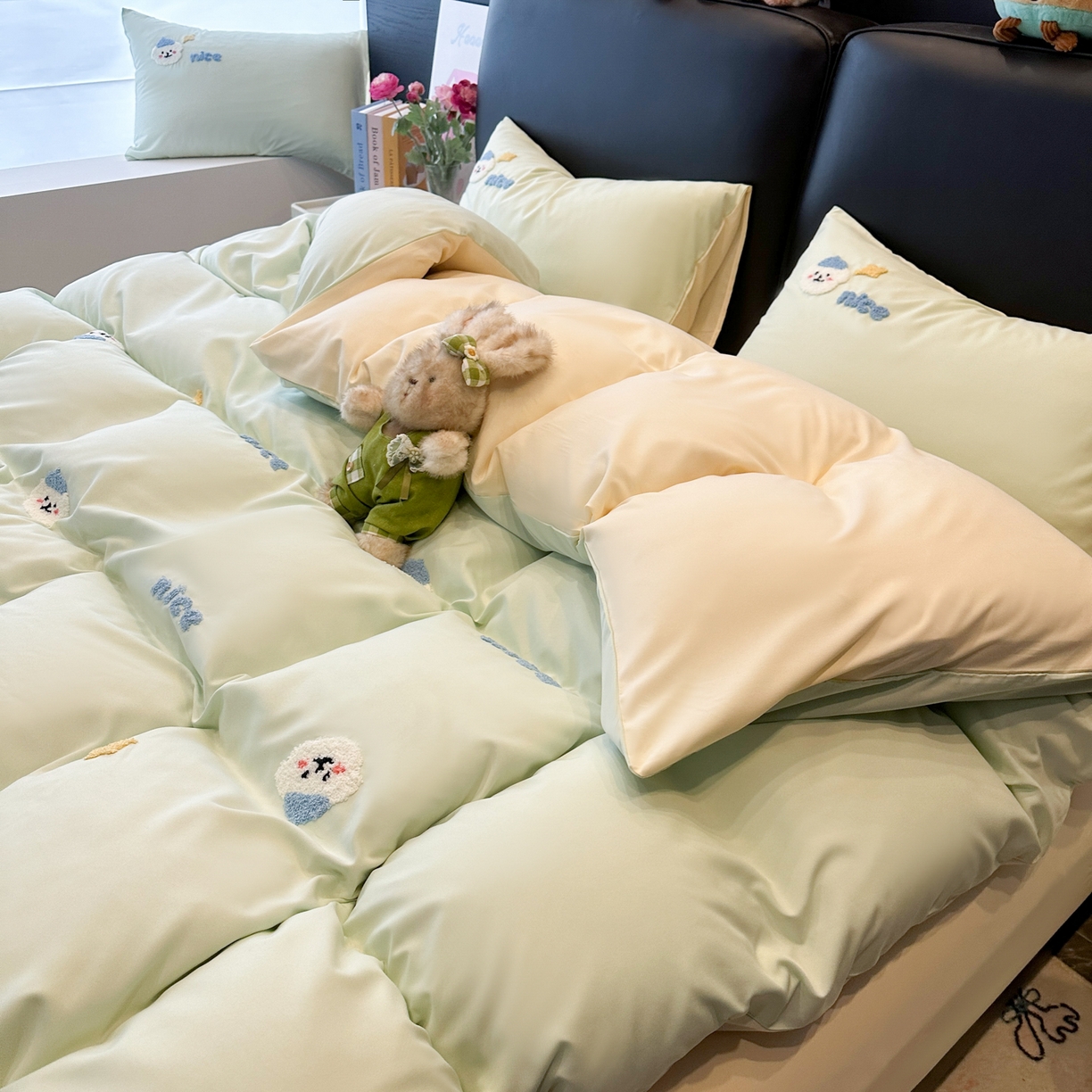 91家纺网 家纺一手货源 找家纺 韩巢家纺 2026新款水洗棉毛巾绣四件套 哈哈狗-浅绿黄