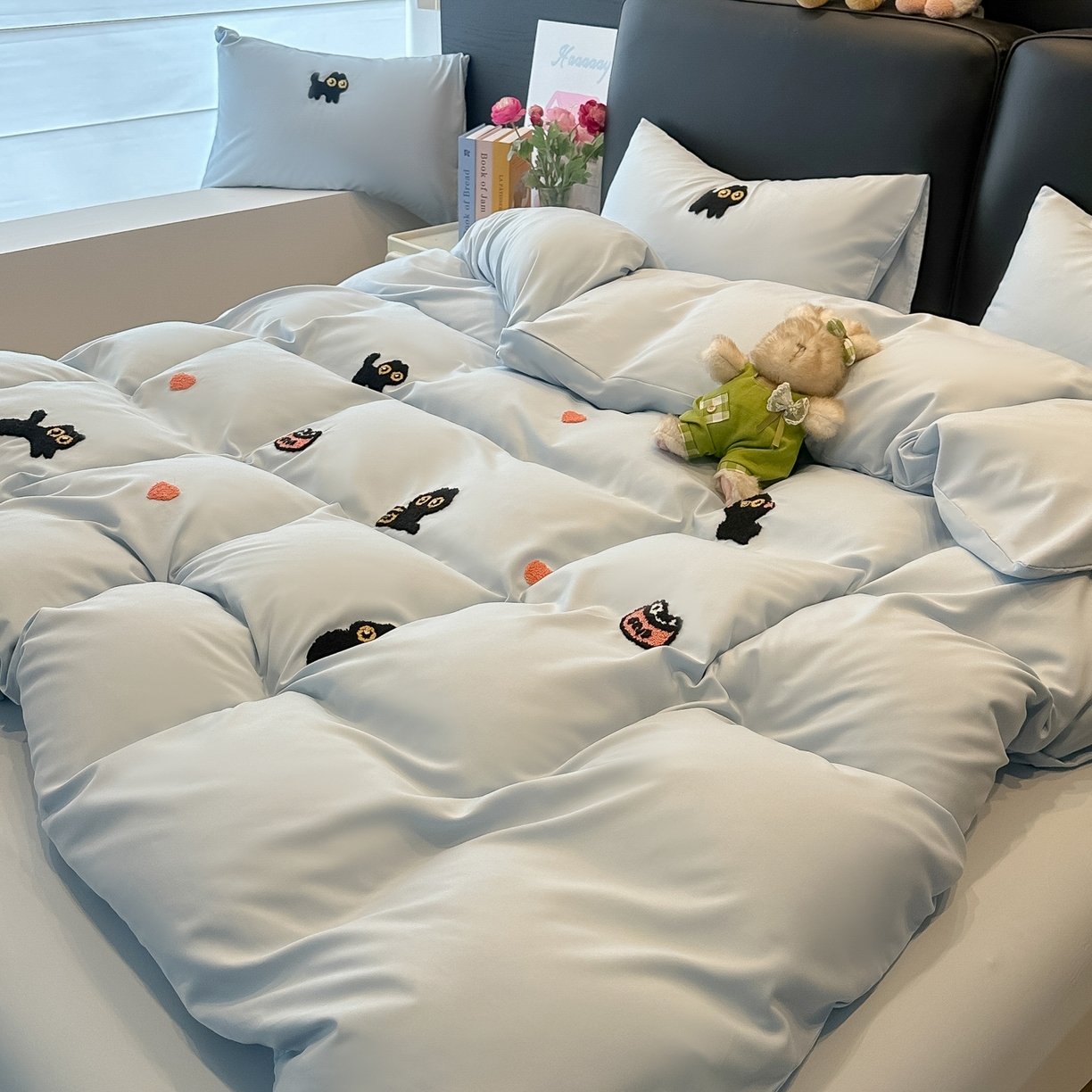 91家纺网 家纺一手货源 找家纺 韩巢家纺 2026新款水洗棉毛巾绣四件套 幸运猫-浅蓝