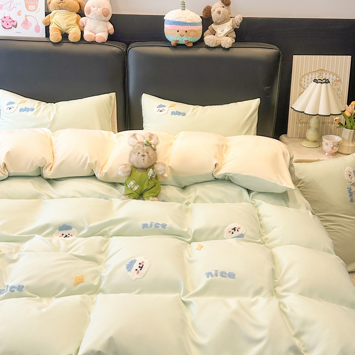 91家纺网 家纺一手货源 找家纺 韩巢家纺 2026新款水洗棉毛巾绣四件套 哈哈狗-浅绿黄