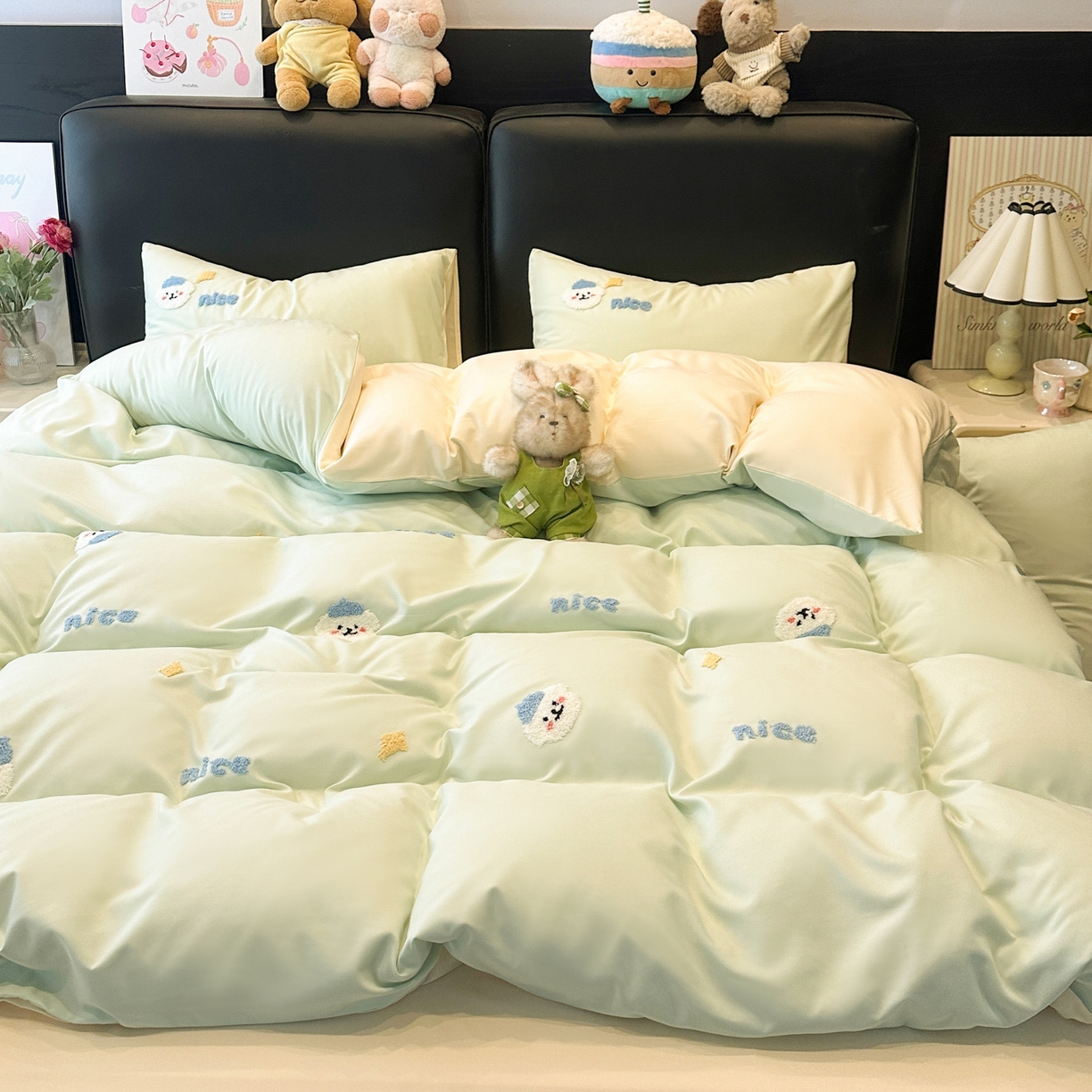 91家纺网 家纺一手货源 找家纺 韩巢家纺 2026新款水洗棉毛巾绣四件套 哈哈狗-浅绿黄