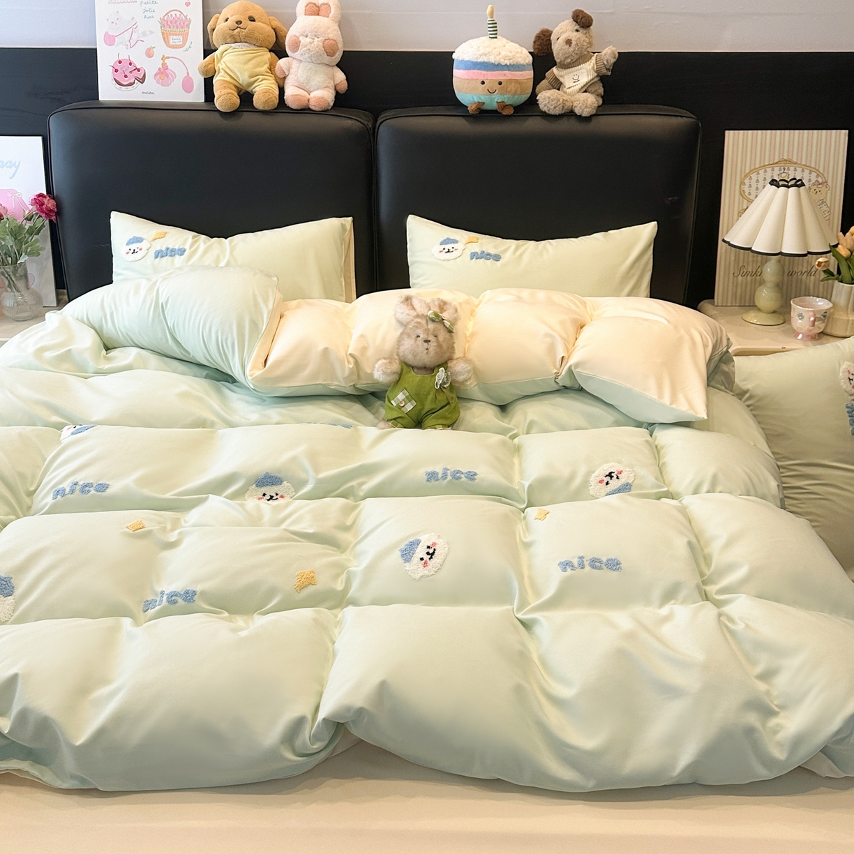 91家纺网 家纺一手货源 找家纺 韩巢家纺 2026新款水洗棉毛巾绣四件套 哈哈狗-浅绿黄