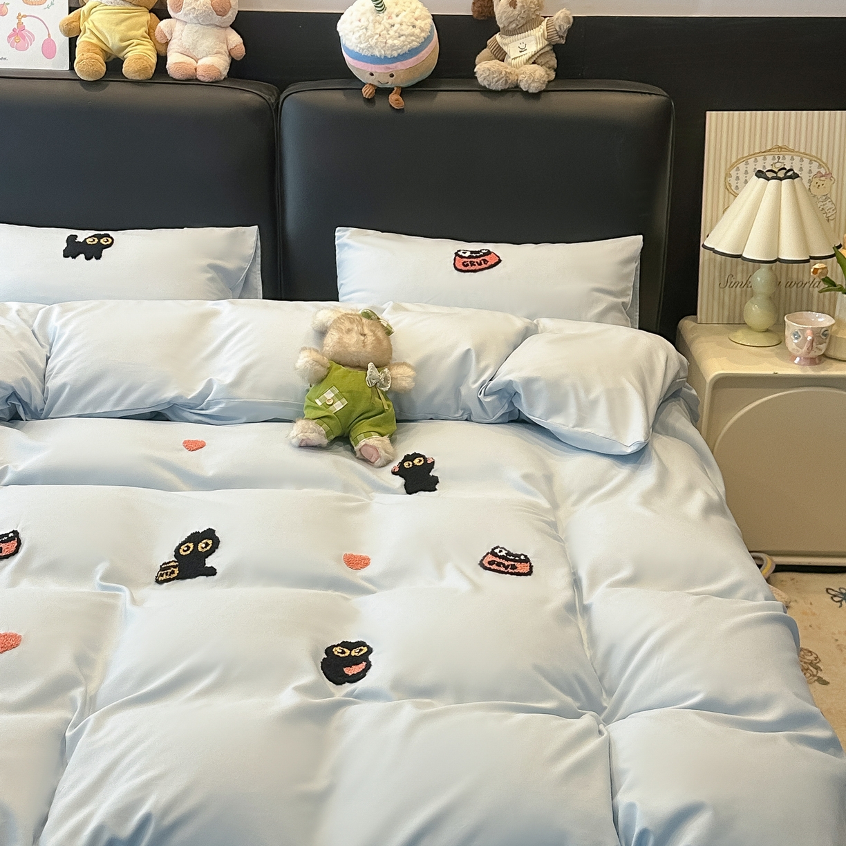 91家纺网 家纺一手货源 找家纺 韩巢家纺 2026新款水洗棉毛巾绣四件套 幸运猫-浅蓝