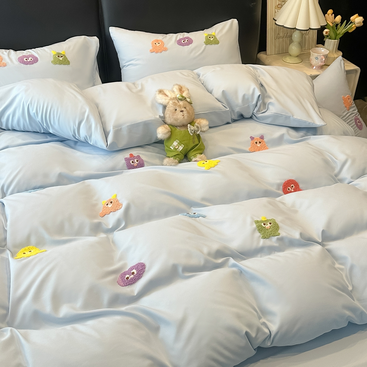 91家纺网 家纺一手货源 找家纺 韩巢家纺 2026新款水洗棉毛巾绣四件套 小精灵-浅蓝