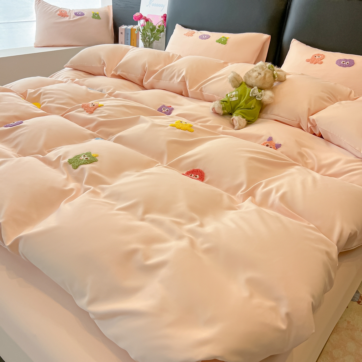 91家纺网 家纺一手货源 找家纺 韩巢家纺 2026新款水洗棉毛巾绣四件套 小精灵-浅粉