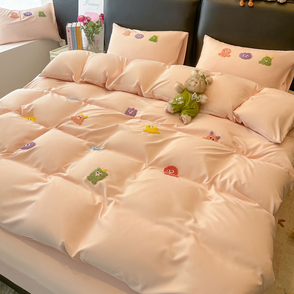 91家纺网 家纺一手货源 找家纺 韩巢家纺 2026新款水洗棉毛巾绣四件套 小精灵-浅粉