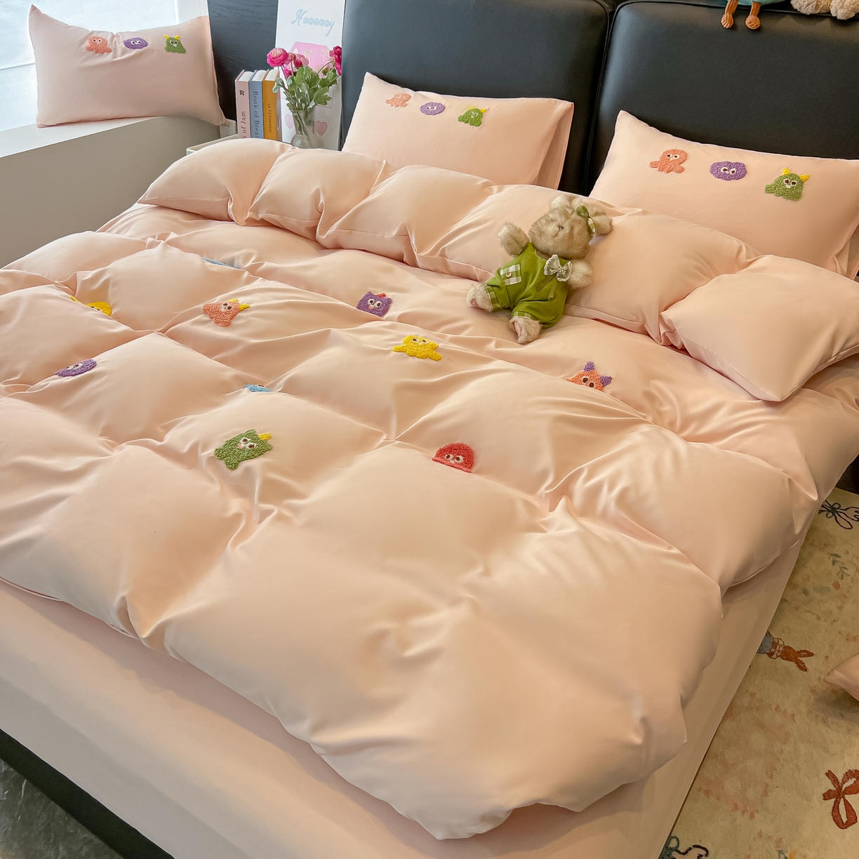 91家纺网 家纺一手货源 找家纺 韩巢家纺 2026新款水洗棉毛巾绣四件套 小精灵-浅粉