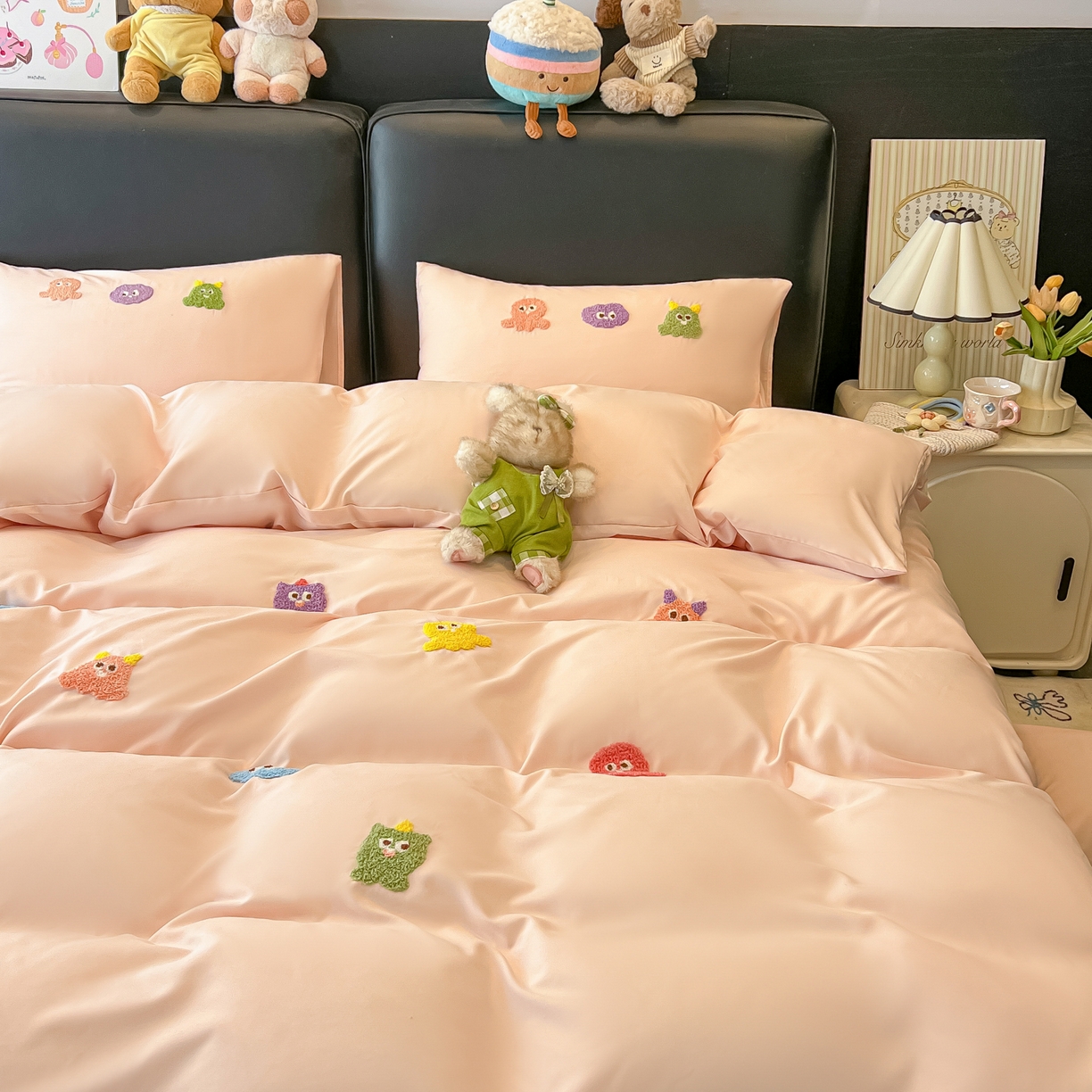 91家纺网 家纺一手货源 找家纺 韩巢家纺 2026新款水洗棉毛巾绣四件套 小精灵-浅粉