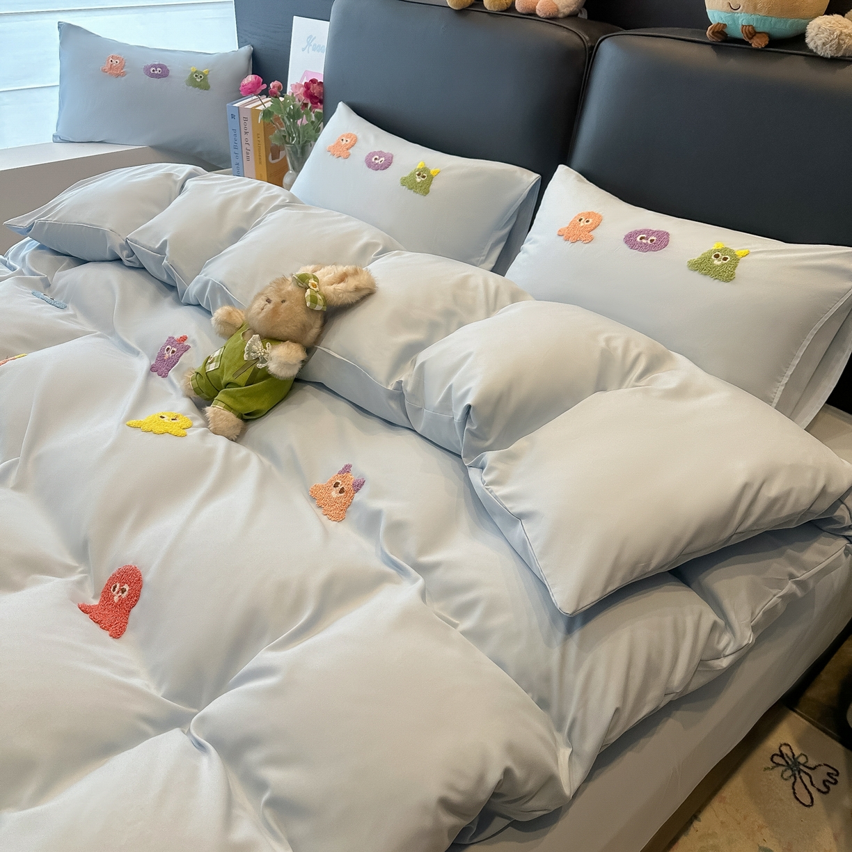 91家纺网 家纺一手货源 找家纺 韩巢家纺 2026新款水洗棉毛巾绣四件套 小精灵-浅蓝