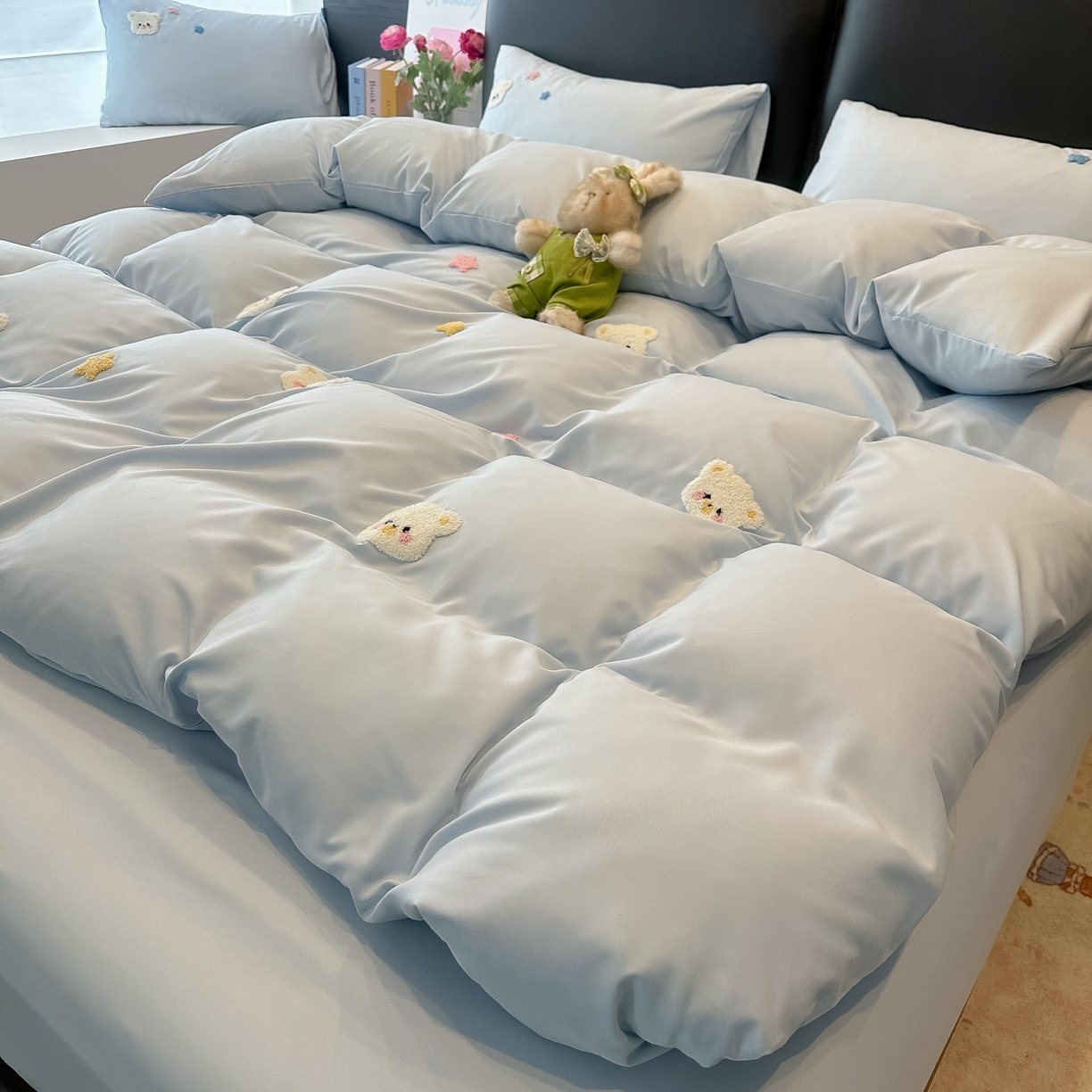 91家纺网 家纺一手货源 找家纺 韩巢家纺 2026新款水洗棉毛巾绣四件套 幸运熊-浅蓝