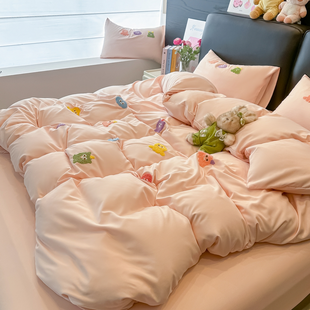 91家纺网 家纺一手货源 找家纺 韩巢家纺 2026新款水洗棉毛巾绣四件套 小精灵-浅粉