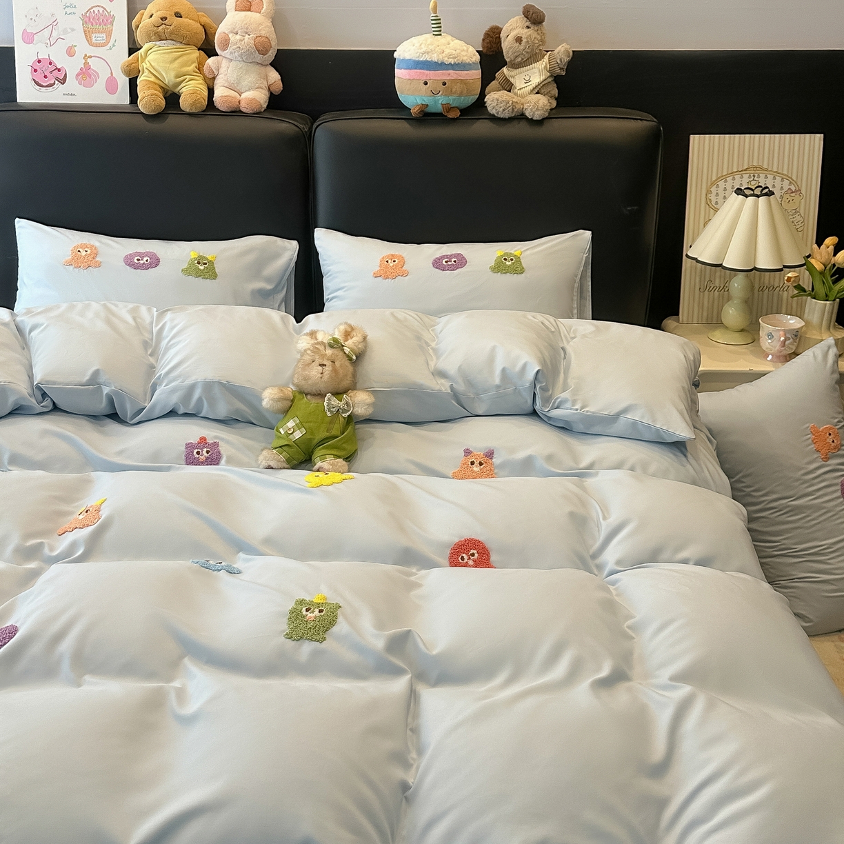 91家纺网 家纺一手货源 找家纺 韩巢家纺 2026新款水洗棉毛巾绣四件套 小精灵-浅蓝