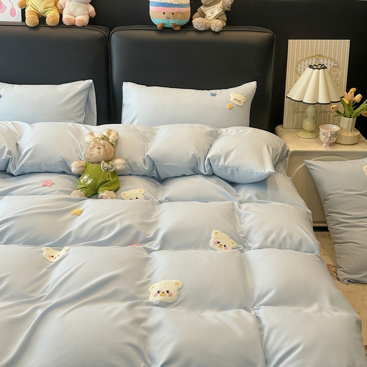 91家纺网 家纺一手货源 找家纺 韩巢家纺 2026新款水洗棉毛巾绣四件套 幸运熊-浅蓝