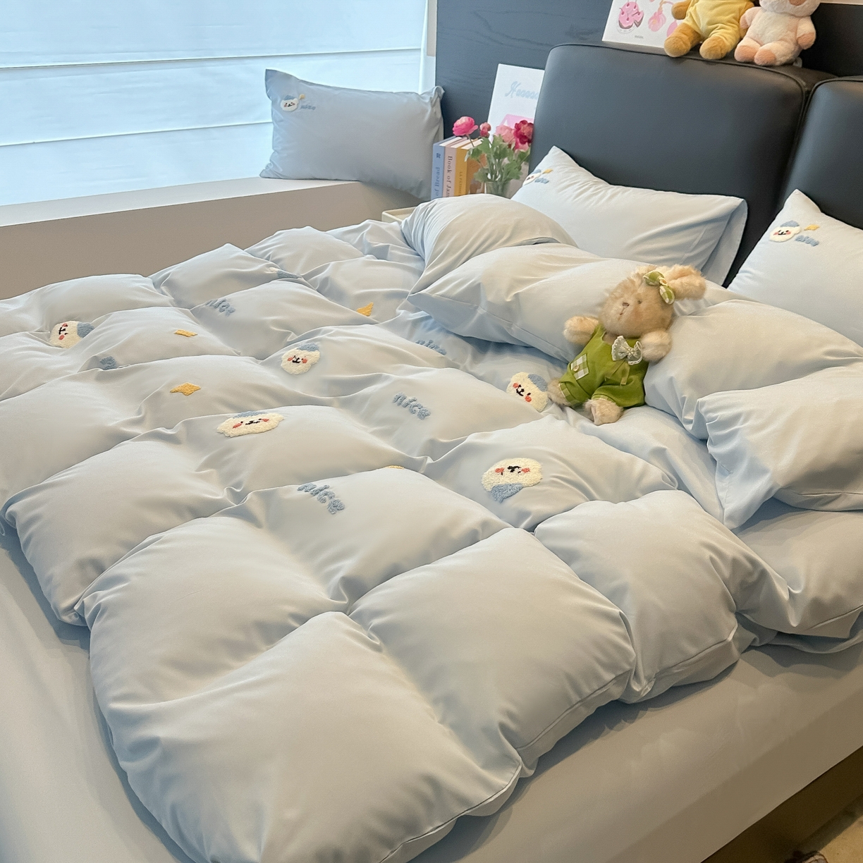 91家纺网 家纺一手货源 找家纺 韩巢家纺 2026新款水洗棉毛巾绣四件套 哈哈狗-浅蓝