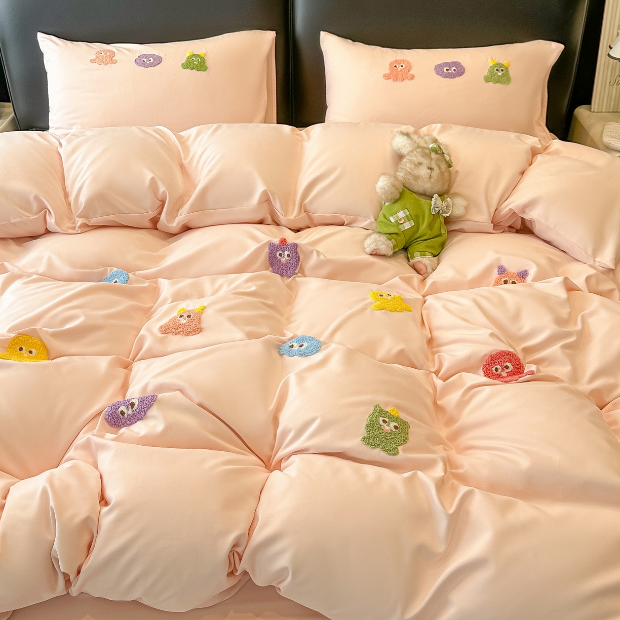 91家纺网 家纺一手货源 找家纺 韩巢家纺 2026新款水洗棉毛巾绣四件套 小精灵-浅粉