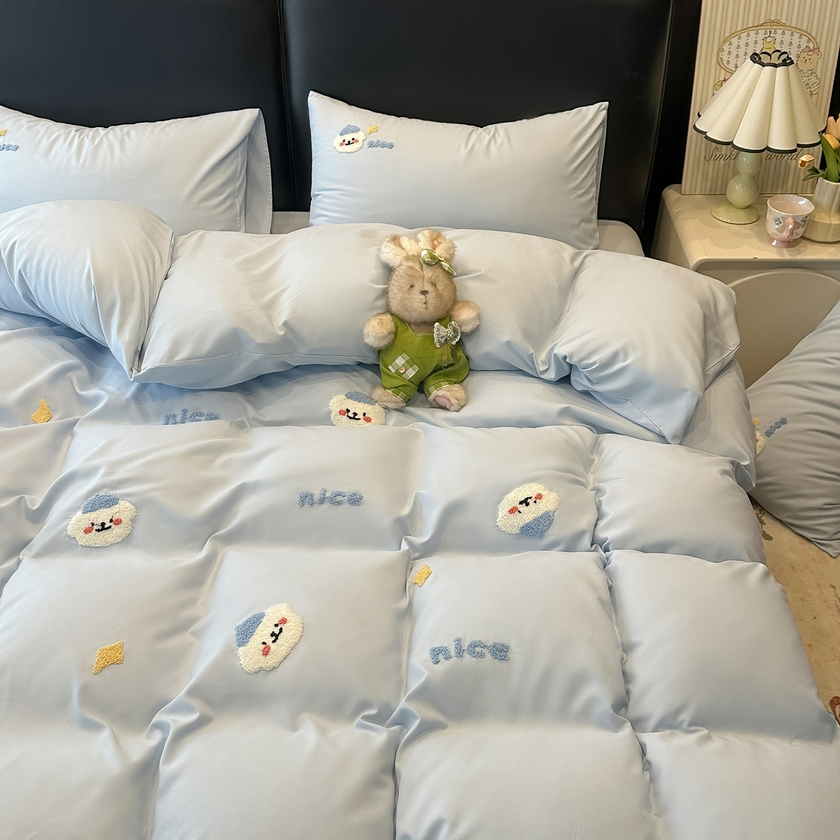 91家纺网 家纺一手货源 找家纺 韩巢家纺 2026新款水洗棉毛巾绣四件套 哈哈狗-浅蓝