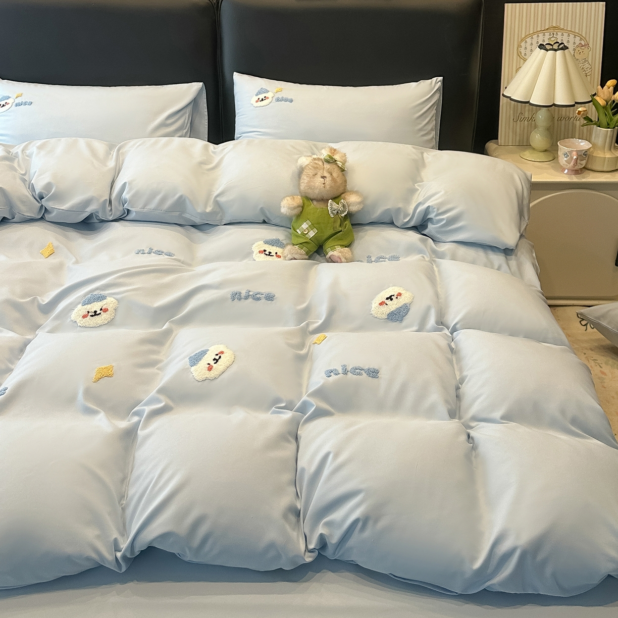 91家纺网 家纺一手货源 找家纺 韩巢家纺 2026新款水洗棉毛巾绣四件套 哈哈狗-浅蓝