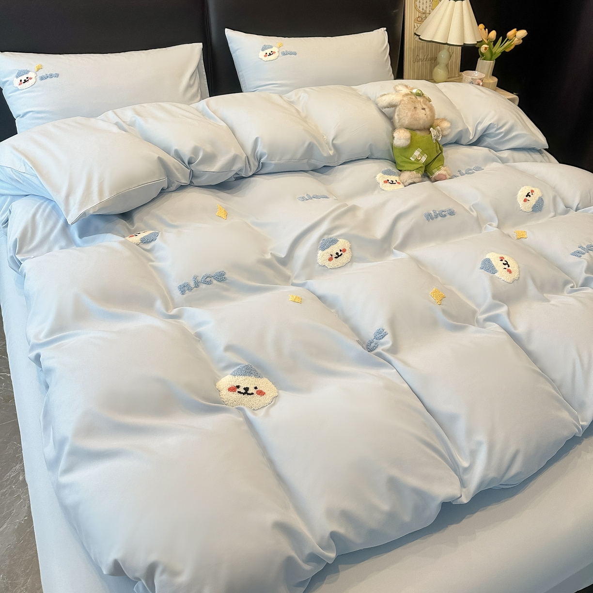 91家纺网 家纺一手货源 找家纺 韩巢家纺 2026新款水洗棉毛巾绣四件套 哈哈狗-浅蓝