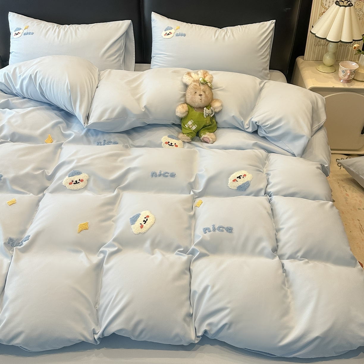 91家纺网 家纺一手货源 找家纺 韩巢家纺 2026新款水洗棉毛巾绣四件套 哈哈狗-浅蓝