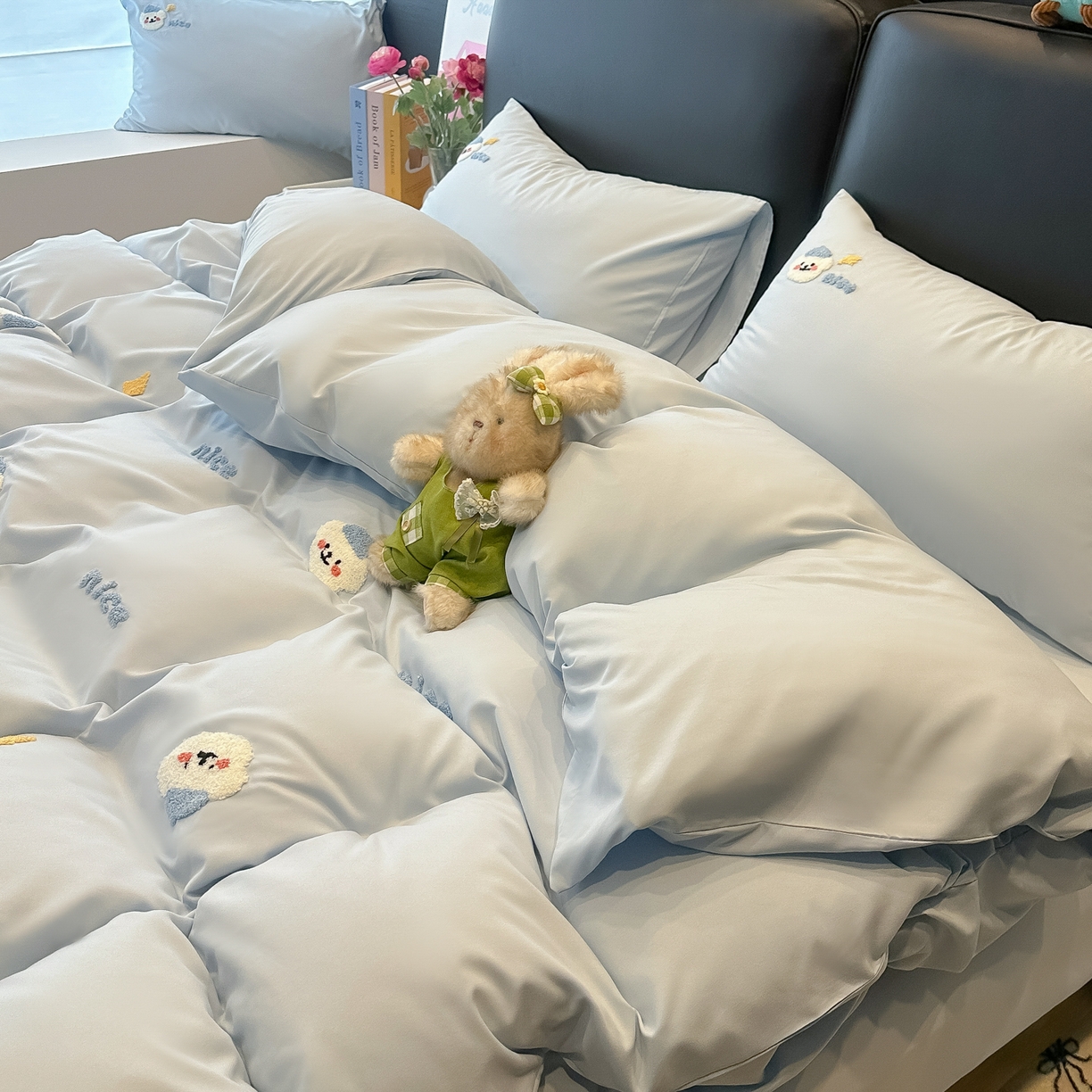 91家纺网 家纺一手货源 找家纺 韩巢家纺 2026新款水洗棉毛巾绣四件套 哈哈狗-浅蓝