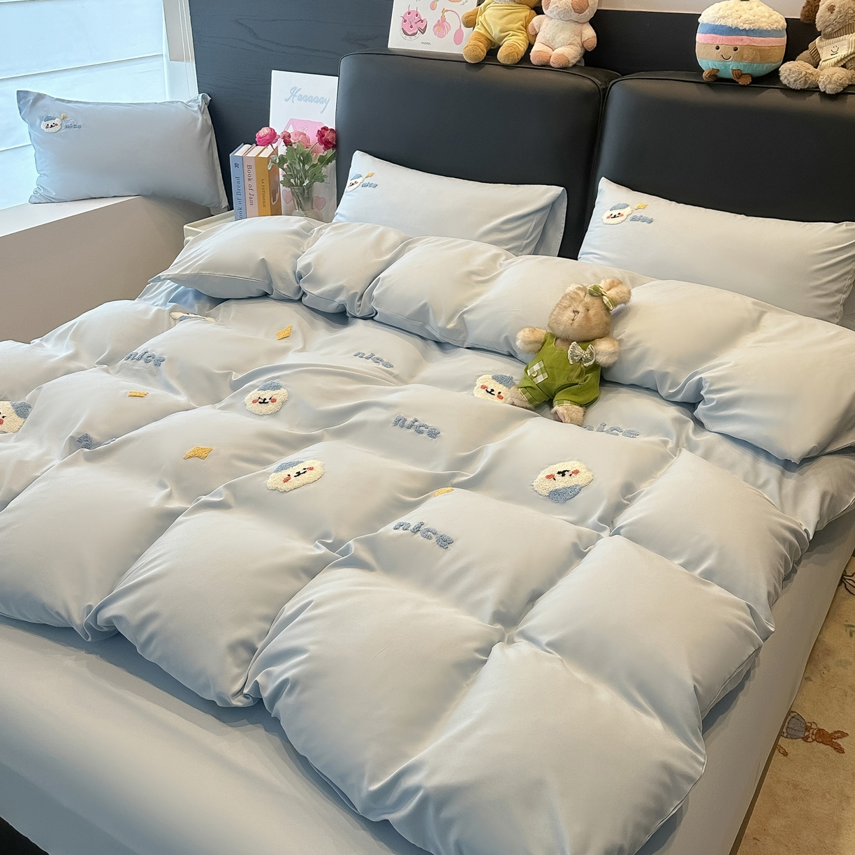 91家纺网 家纺一手货源 找家纺 韩巢家纺 2026新款水洗棉毛巾绣四件套 哈哈狗-浅蓝