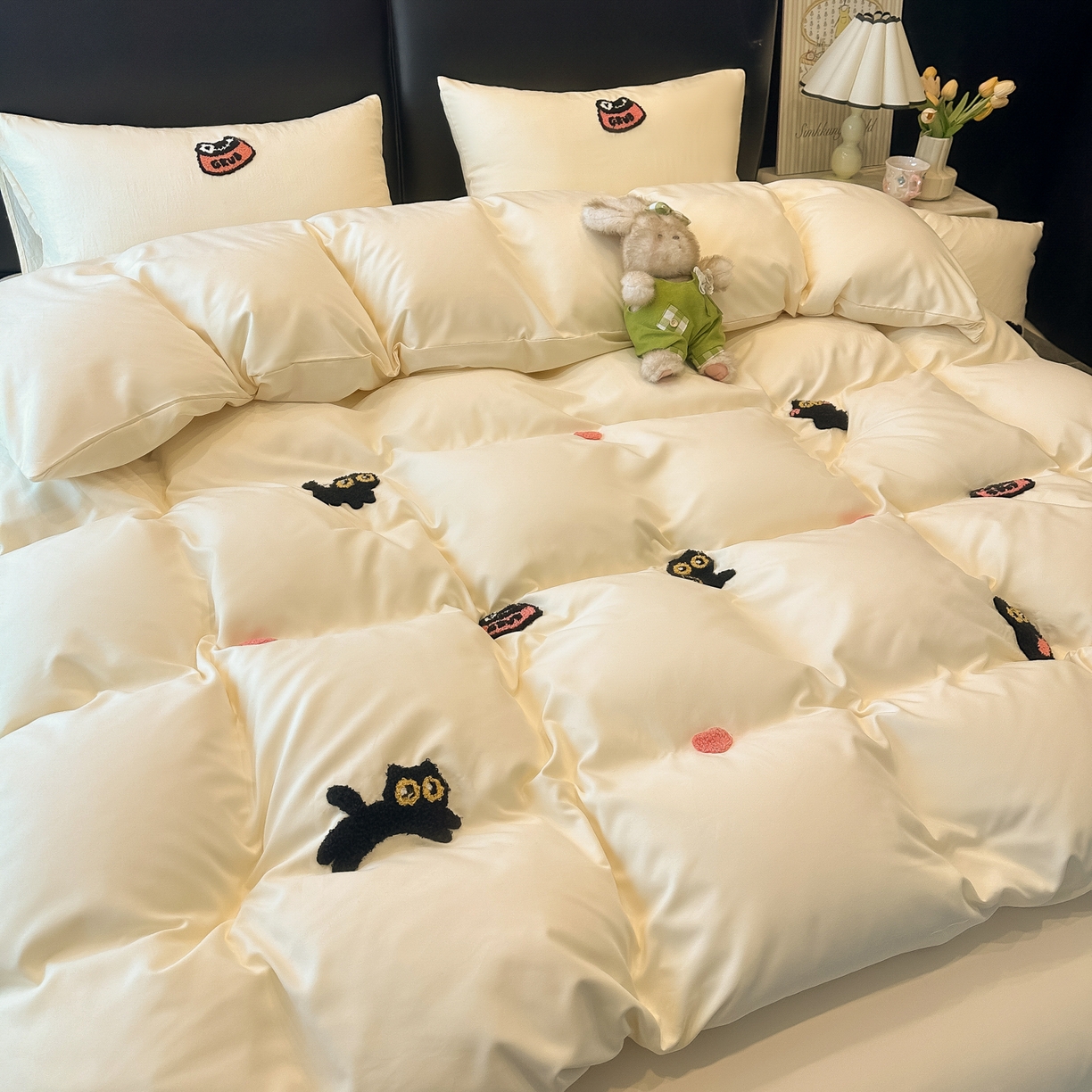 91家纺网 家纺一手货源 找家纺 韩巢家纺 2026新款水洗棉毛巾绣四件套 幸运猫-奶黄