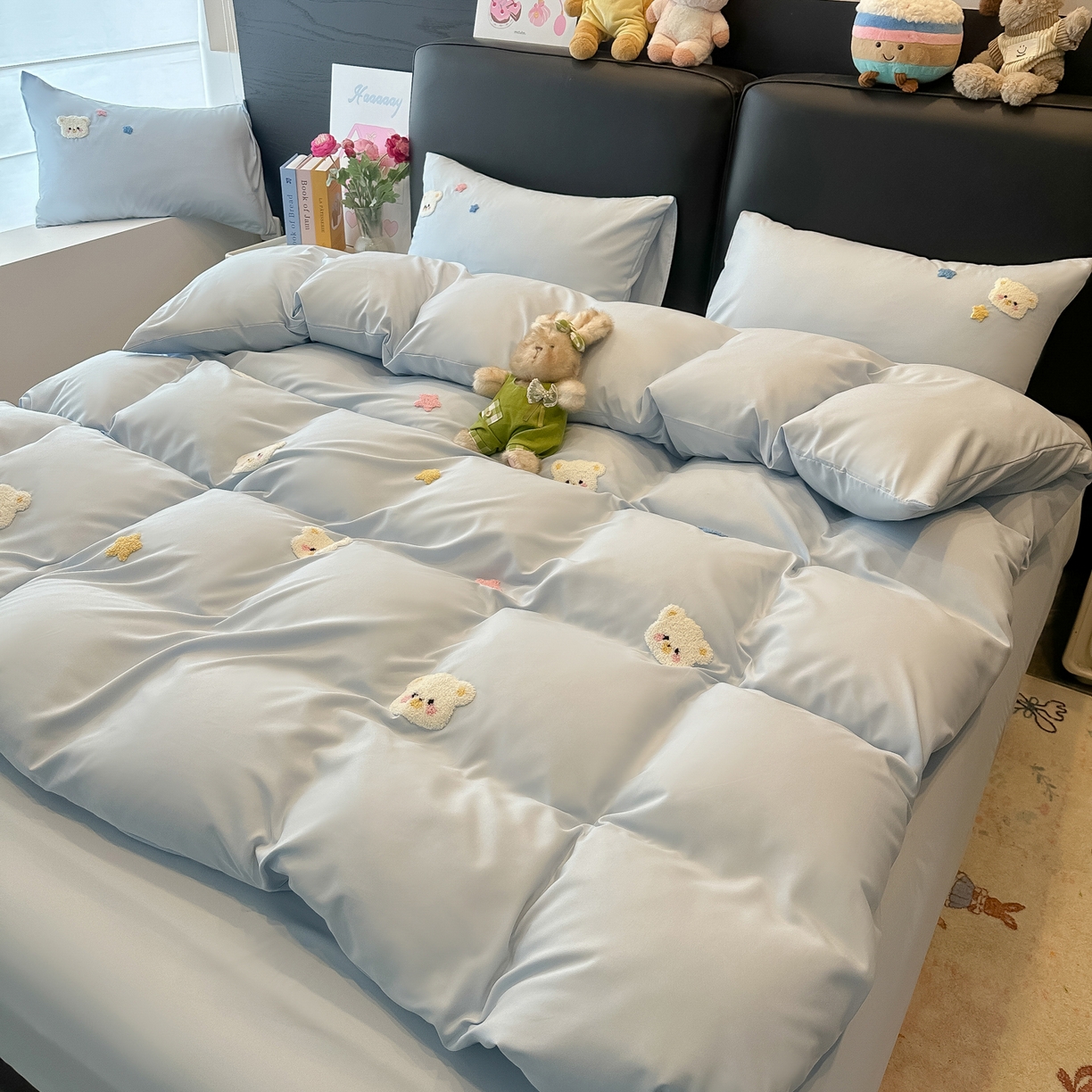 91家纺网 家纺一手货源 找家纺 韩巢家纺 2026新款水洗棉毛巾绣四件套 幸运熊-浅蓝