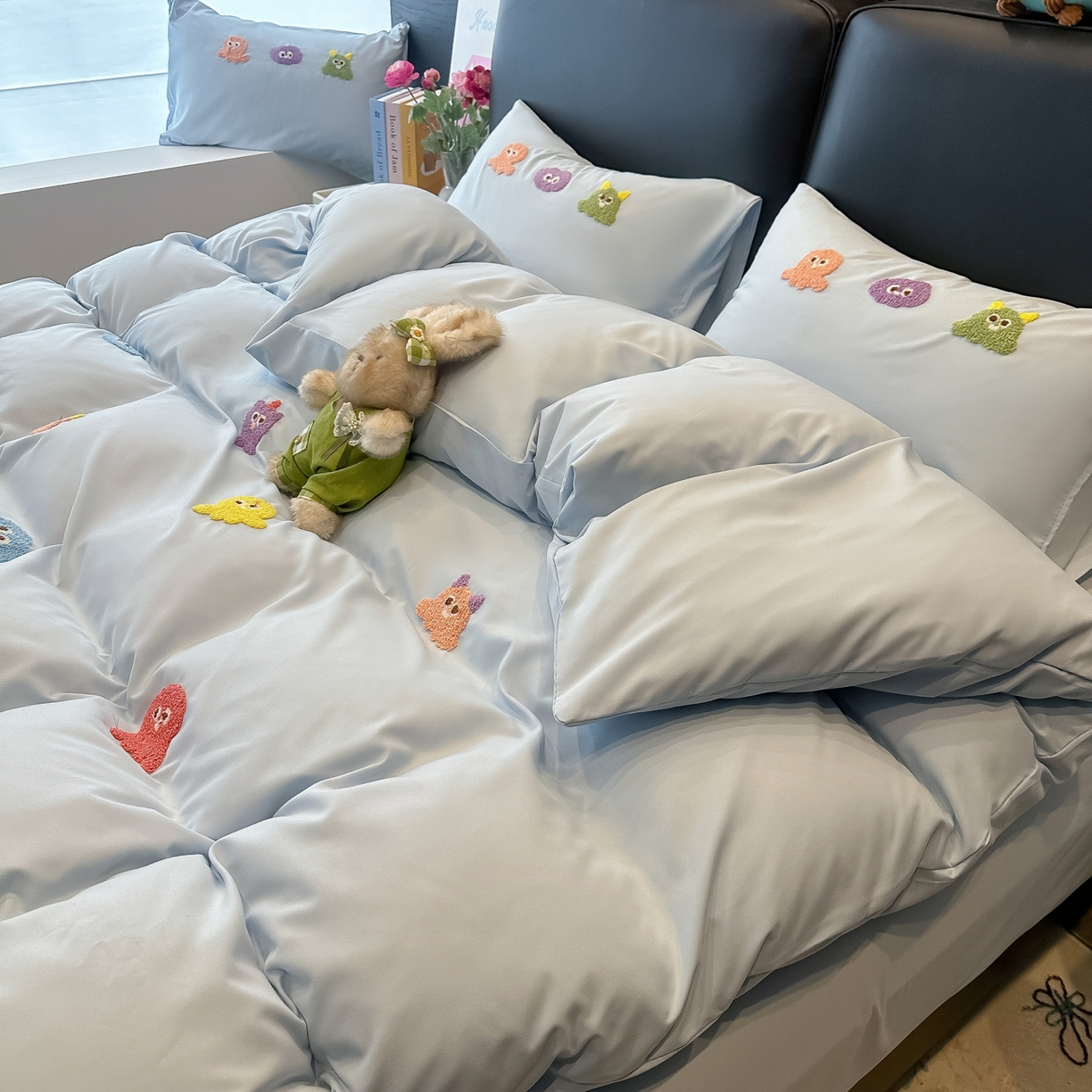 91家纺网 家纺一手货源 找家纺 韩巢家纺 2026新款水洗棉毛巾绣四件套 小精灵-浅蓝