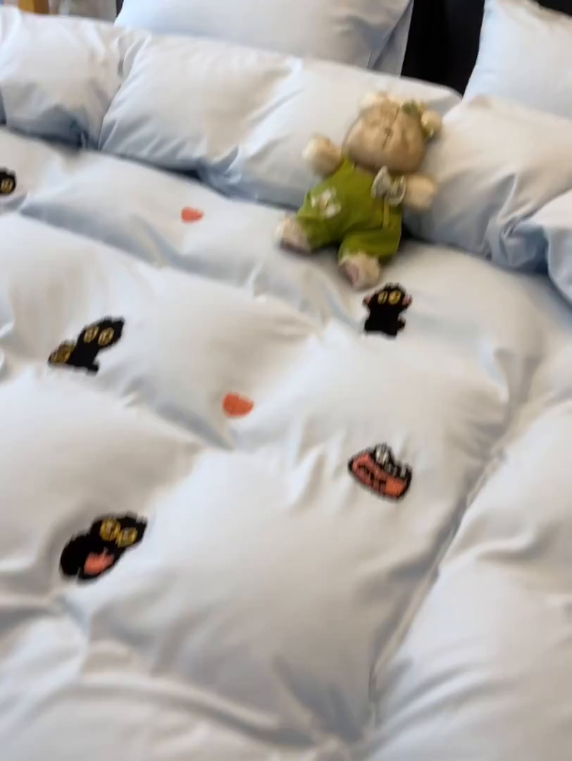 91家纺网 家纺一手货源 找家纺 韩巢家纺 2026新款水洗棉毛巾绣四件套 幸运猫-浅蓝