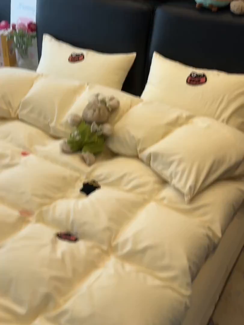 91家纺网 家纺一手货源 找家纺 韩巢家纺 2026新款水洗棉毛巾绣四件套 幸运猫-奶黄