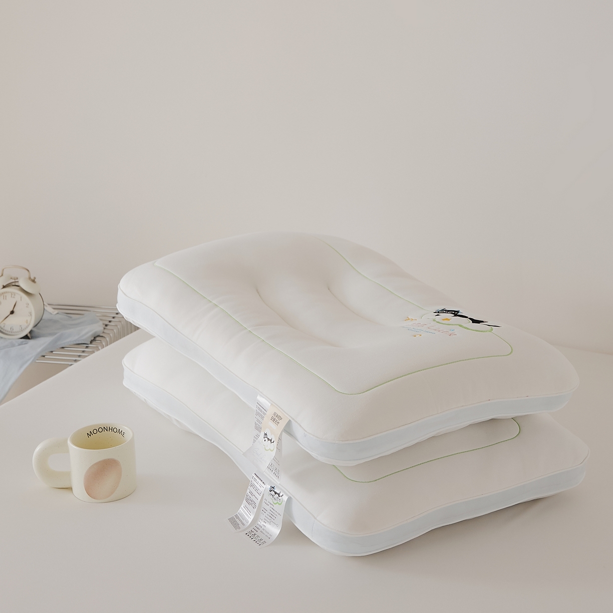 91家纺网 家纺一手货源 找家纺 微枕芯 2026新款护颈刺绣财喵好梦枕枕头枕芯 浅蓝色