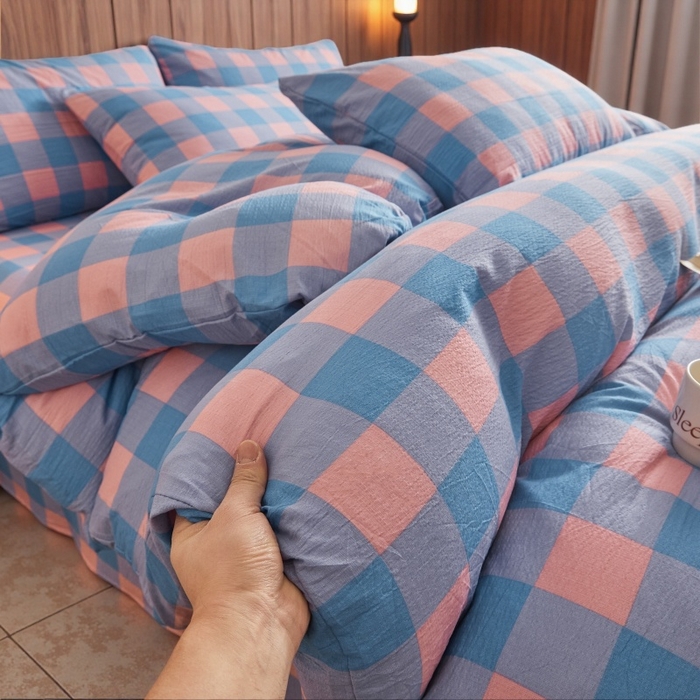 91家纺网 家纺一手货源 找家纺 友承家纺 2026最新款水洗棉无印风双层纱木棉四件套被套床单卧室床上用品学生宿舍被罩三件套床单枕套 蓝彩格