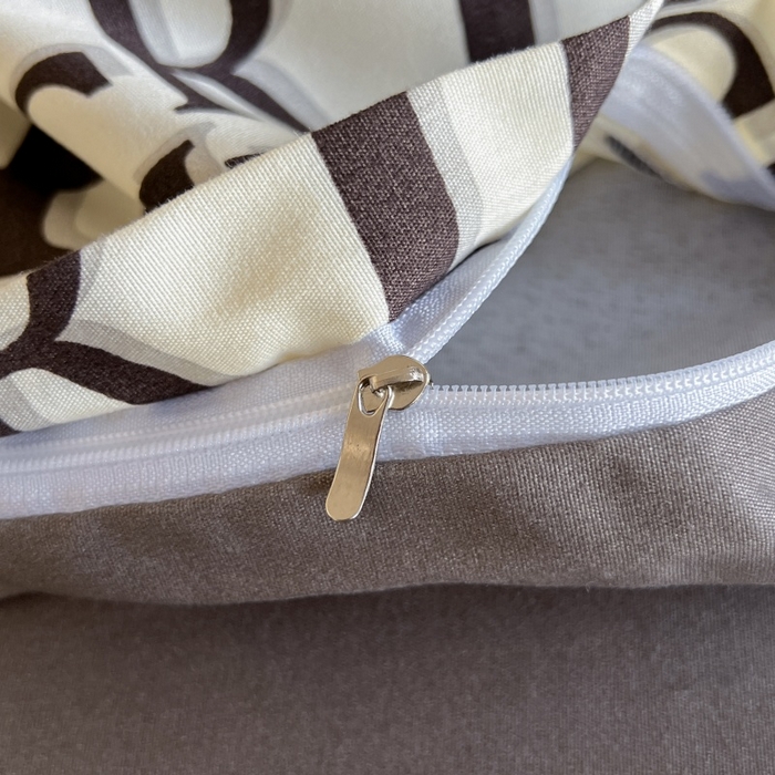 91家纺网 家纺一手货源 找家纺 友承家纺 2026新款床上用品加厚磨毛大牌风四件套春夏床单磨毛被套高级奢华宿舍三件套欧洲站 黑白迪