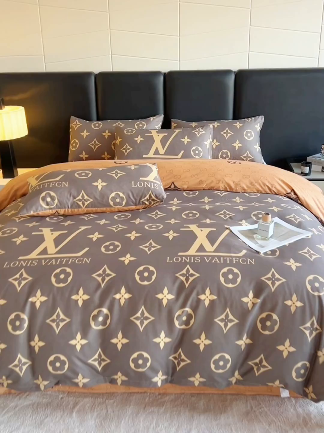 91家纺网 家纺一手货源 找家纺 友承家纺 2026新款床上用品加厚磨毛大牌风四件套春夏床单磨毛被套高级奢华宿舍三件套欧洲站 L灰