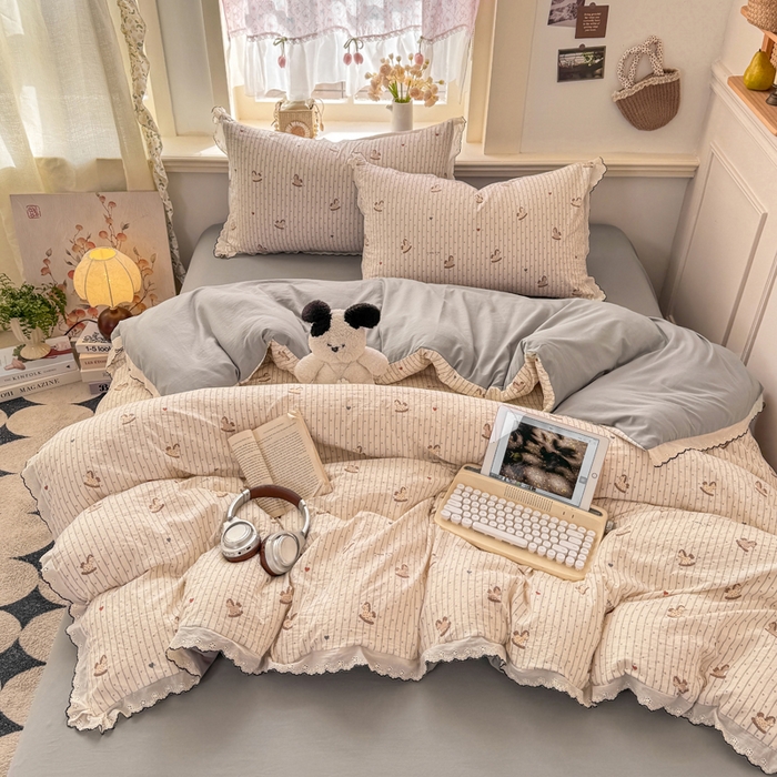 91家纺网 家纺一手货源 找家纺 一比一家纺 2026新款A类仿棉古法水洗棉法式全棉花边四件套 木马乐园