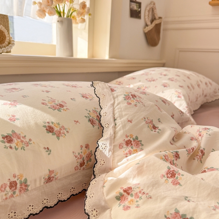 91家纺网 家纺一手货源 找家纺 一比一家纺 2026新款A类仿棉古法水洗棉法式全棉花边四件套 粉雾蔷薇