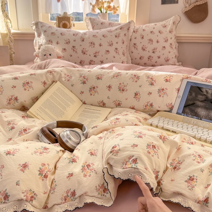 91家纺网 家纺一手货源 找家纺 一比一家纺 2026新款A类仿棉古法水洗棉法式全棉花边四件套 粉雾蔷薇