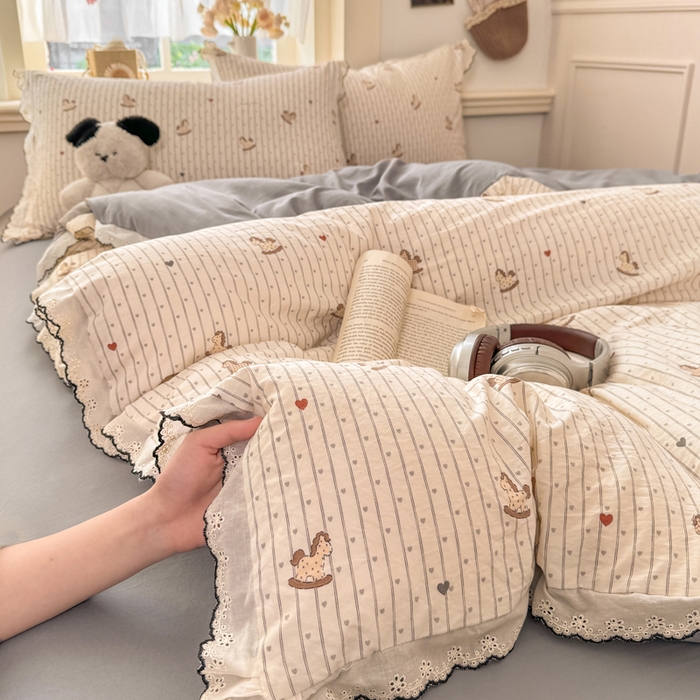 一比一家纺 2026新款A类仿棉古法水洗棉法式全棉花边四件套 木马乐园